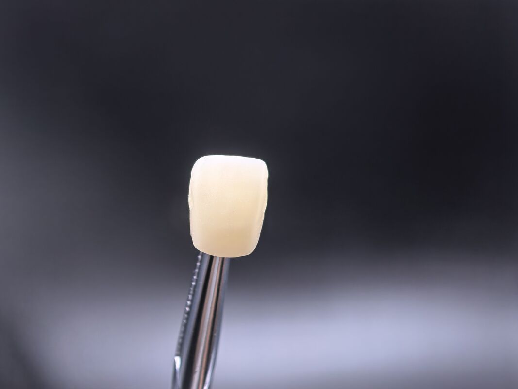 Dental Zirconia Block dirancang untuk restorasi anterior estetika alami dengan kekuatan 650MPa dan pemrosesan CAD CAM cepat