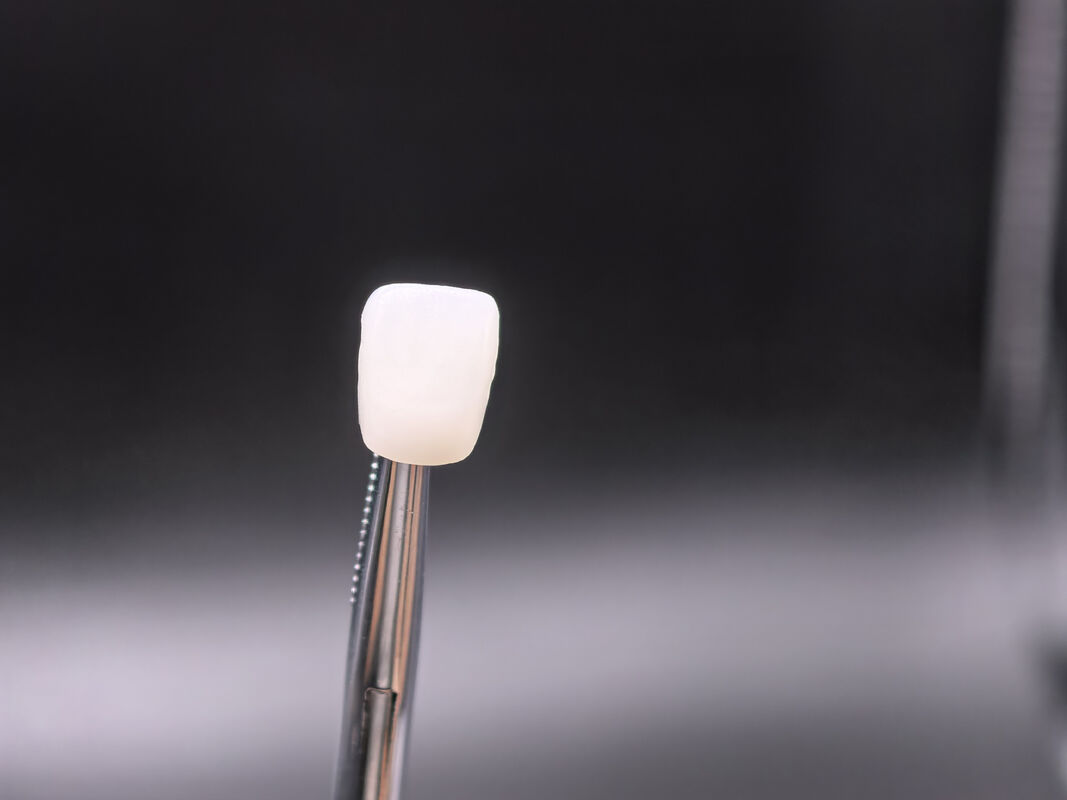Dental Zirconia Block dirancang untuk restorasi anterior estetika alami dengan kekuatan 650MPa dan pemrosesan CAD CAM cepat